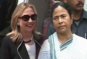 Rabindranath Tagore's Gitanjali, a scarf among Mamata's gifts for Hillary