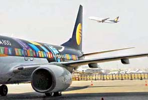 Emergency landing in Mumbai after plane engine catches fire