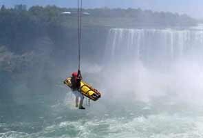 Man survives 180 feet plunge over Niagara Falls Man survives 180 feet plunge over Niagara Falls