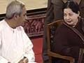 Naveen Patnaik and J Jayalalithaa share dais, spark speculation of alliance