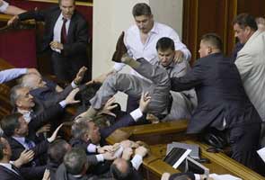 Brawl in Ukraine parliament over use of Russian language