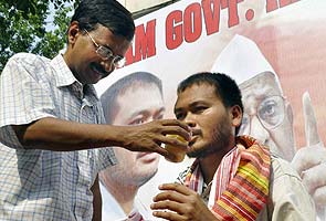 Akhil Gogoi breaks fast after nine days