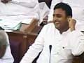 Akhilesh smiles serenely amid chaotic protests by Mayawati's party