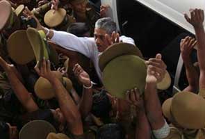 Sri Lankan President orders Sarath Fonseka's release