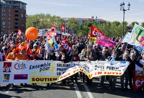 France presidential race takes over streets on May Day 