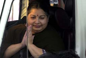 Jayalalithaa greets Anand on his win