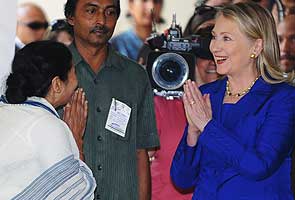 Hillary meets Mamata, FDI not discussed says chief minister