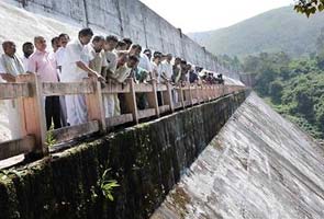 Mullaperiyar dam row: Agitators march to judge's residence