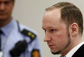 Shoe hurled at Norway's mass murderer Andres Breivik during trial