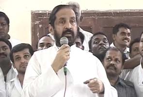 Suresh Kalmadi faces protest during visit to Pune civic body