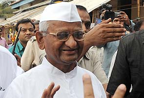 Anna Hazare celebrates 75th birthday with HIV+ kids