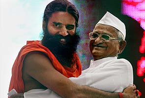 Team Anna, Baba Ramdev deny Arvind Kejriwal's walkout from protest venue