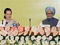 PM, Sonia don't name Team Anna, but take aim at Congress meet