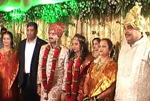 Gadkari's younger son Sarang weds in low-key affair