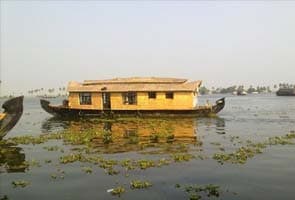 Houseboat business struggles to stay afloat  