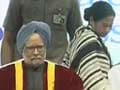 Manmohan Singh, Mamata Banerjee share stage at Kolkata function