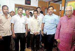 Mantralaya flag heroes say govt has yet to call them