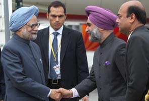 Manmohan Singh arrives in Frankfurt en route to G-20 Summit in Mexico