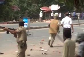 In Patna, police lathicharges protesting power board employees, fires in the air