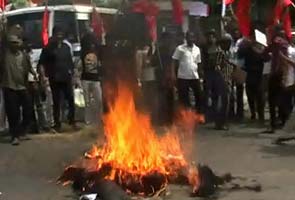 Pranab Mukherjee's effigy burnt in Tamil Nadu ahead of his visit