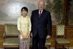 Suu Kyi accepts Nobel Peace Prize 21 years late