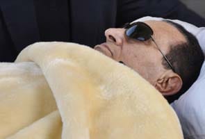 Sick Mubarak collapses a few times in prison