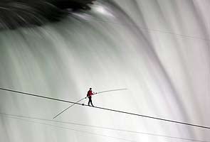 Nik Wallenda, first man to complete 1800-feet tightrope walk