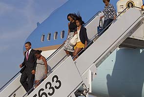 Obamas make rare trip home to Chicago 