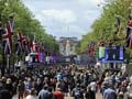 Big crowds for queen's concert, husband taken ill