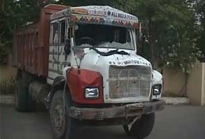 Police constable ran over by dumper truck, allegedly by sand mafia