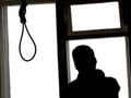 Re-enacting suicide, teen accidentally hangs himself