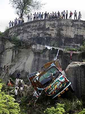 16 Amarnath Yatra pilgrims killed in road accident