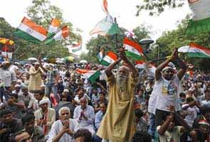 Anna Hazare delivers huge crowd, Narendra Modi on agenda