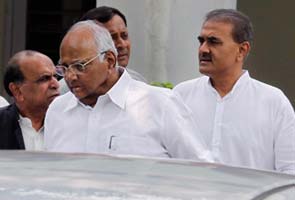 After truce with Congress, Sharad Pawar back at work 