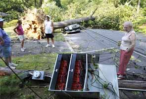 Storms in US kill 13, millions go without power