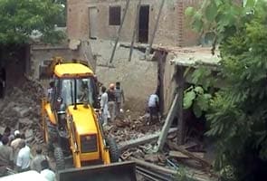 Roof of a private school collapses: 6 children killed; many still trapped