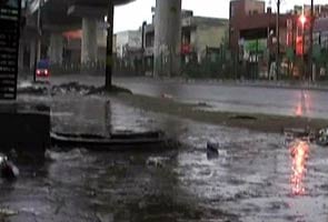 Delhi wakes up to pre-monsoon showers