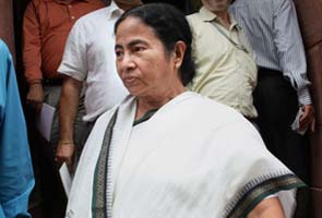 Mamata Banerjee flies in private jet, sent by Pranab Mukherjee, to attend his swearing-in ceremony