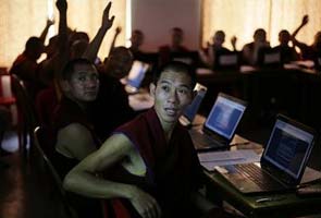 Tibetan monks tackle science in the Indian hills 