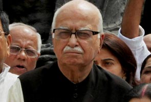 Congress' score may come down to double digits in 2014 polls: LK Advani