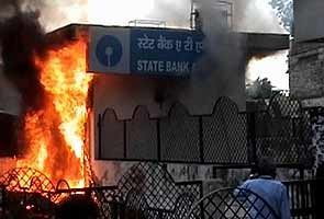 ATM in Agra burns down with 30 lakhs of cash inside