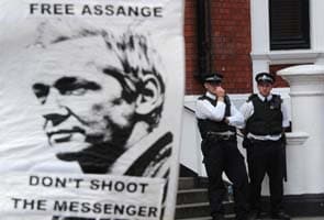 Julian Assange set to face world's media in London, risks arrest