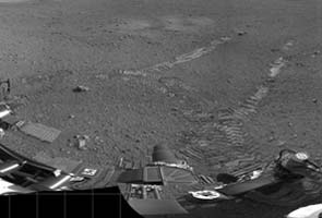 Mars rover Curiosity aces first test drive