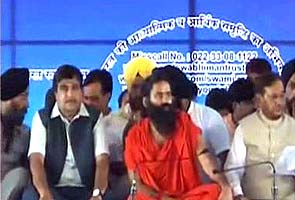 Baba Ramdev, ignored by Congress, gets support from Nitish, others