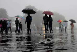 Heavy rains trigger landslides in Himachal Pradesh; hundreds of tourists stranded