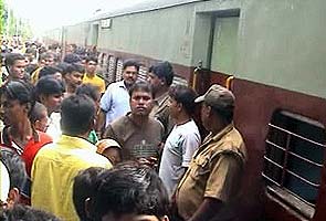 Man beheaded on train in West Bengal