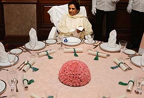 Mulayam, Mayawati attend Sonia's lunch, but where are Pawar and Praful?