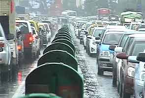 Heavy rains lash Mumbai, cause traffic jams and train delays