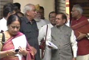 2G scam: BJP walks out of JPC meet