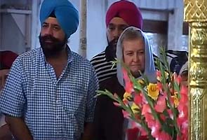 Sikh temple shooting: US Ambassador Nancy Powell offers prayers at Delhi Gurudwara